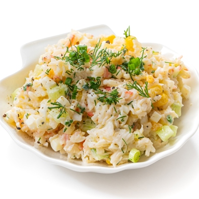 Классический рецепт крабового салата с крабовыми палочками, кукурузой и рисом