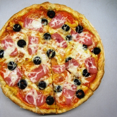 Пицца с копченой колбасой и сыром, пошаговый рецепт с фото