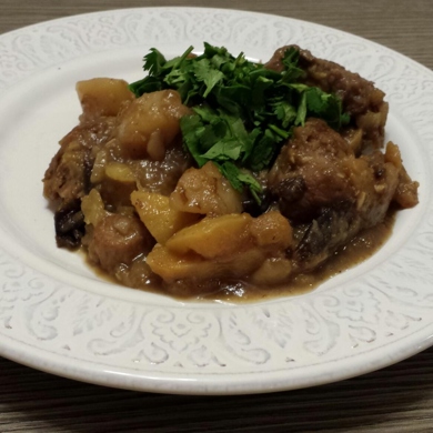 Тушеная картошка со свининой и черносливом рецепт с фото пошаговый от Tatyana - уральские-газоны.рф