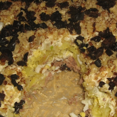 Слоеный куриный салат с грецкими орехами «Черепаха»
