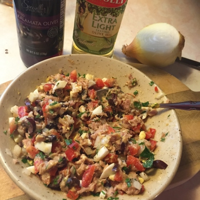 Салат из тунца с сыром и оливками - Кулинарный пошаговый рецепт с фото.