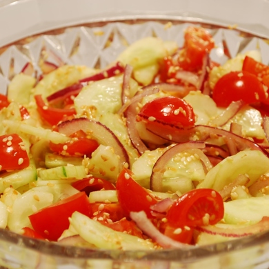 Салат с помидорами и кунжутом — рецепт с фото пошагово