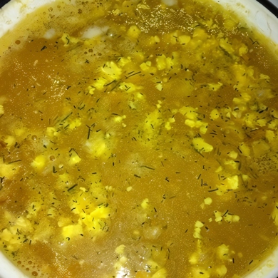 Суп с яйцом, рисом и зеленым горошком