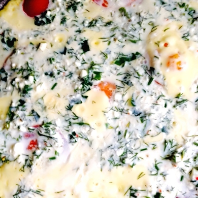 Салат с сыром, яйцами и чесноком