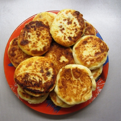 Творожные сырники с изюмом рецепт – Русская кухня: Завтраки. «Еда»
