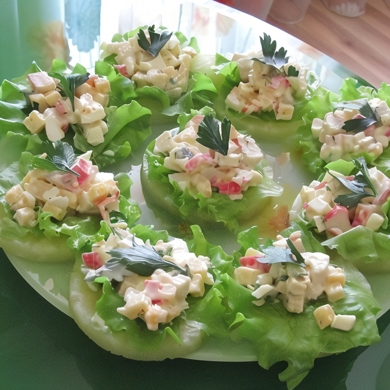 Салат с ананасом, грибами и курицей