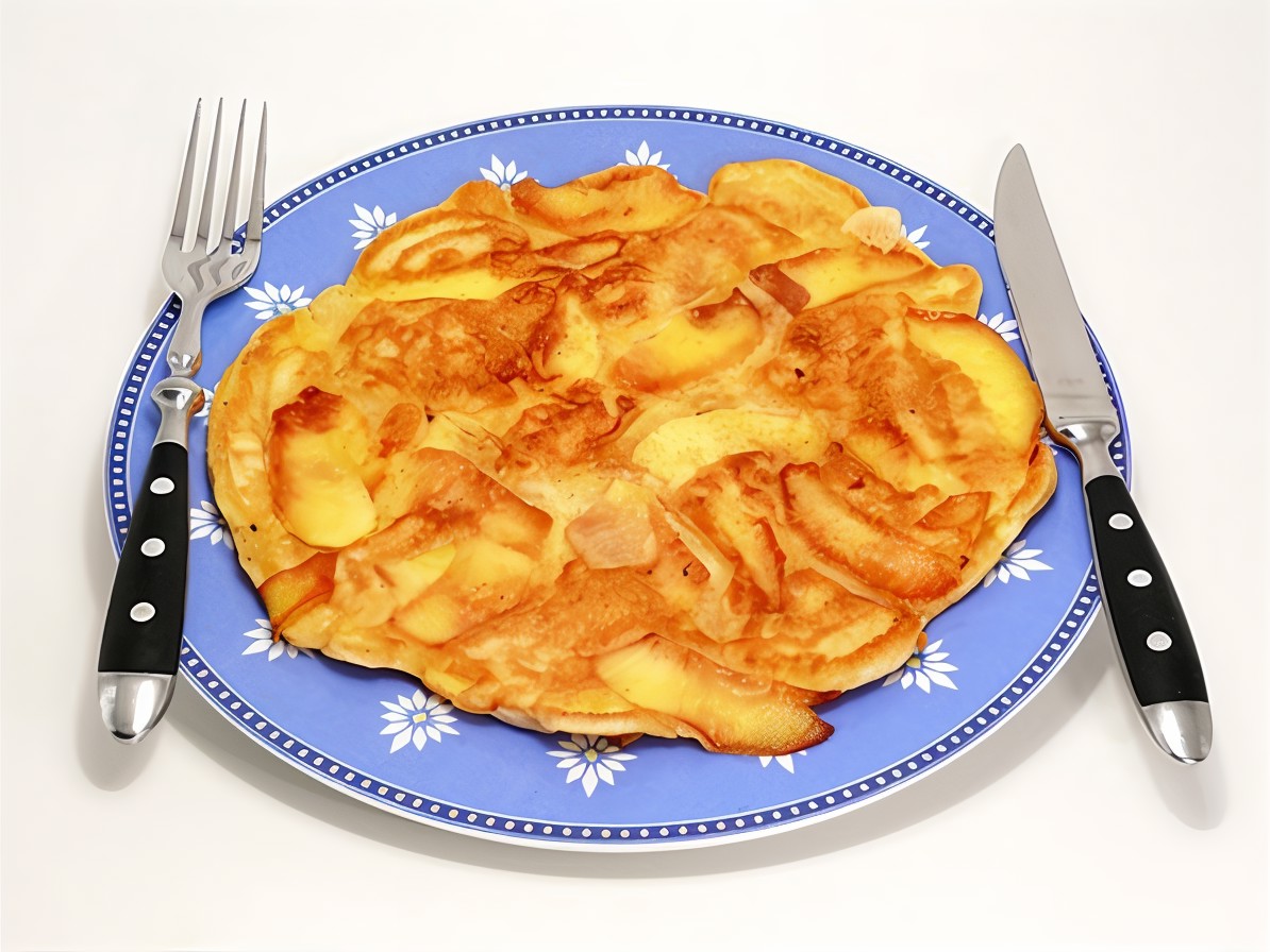 Apfeltats (Apple Omelet in the Grison Style)