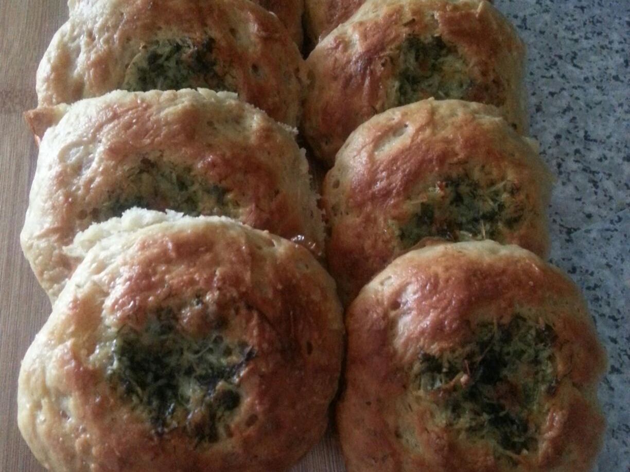 Fragrant Garlic Rolls with Herbs