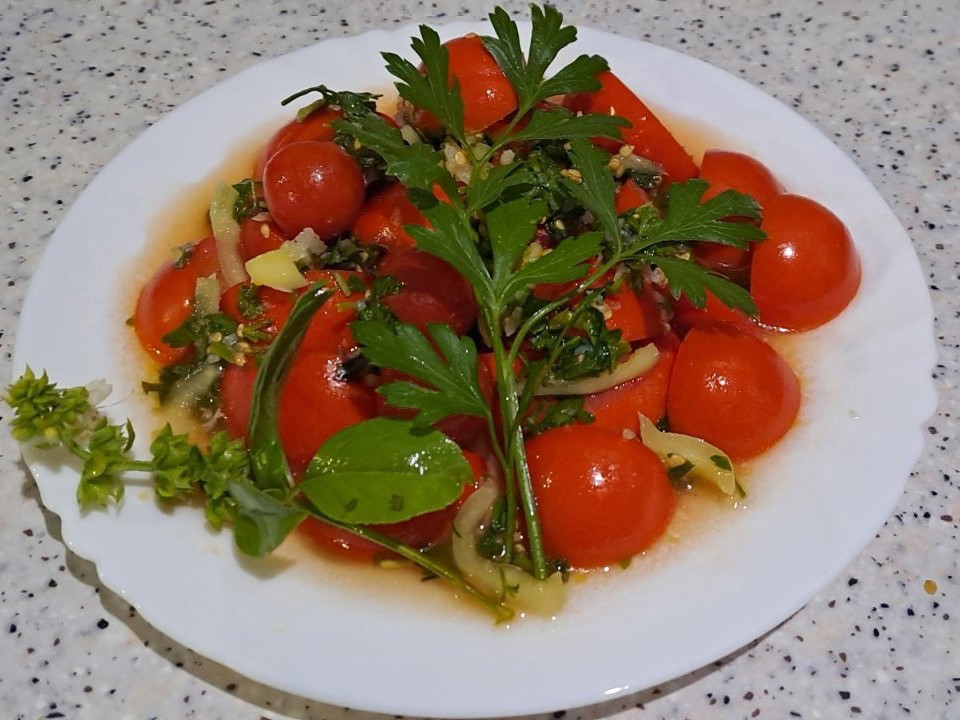 Fragrant Korean Tomatoes with Green Basil and Parsley