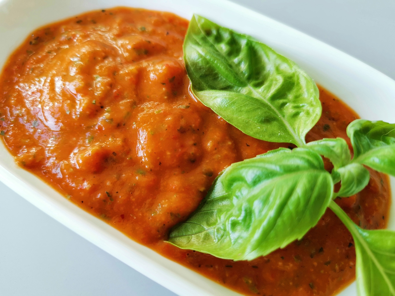 Aromatic Tomato-Basil Sauce with Garlic