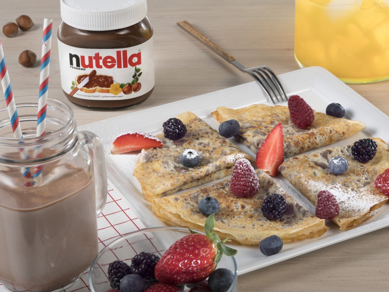 Ажурные блины с Nutella® и ягодами