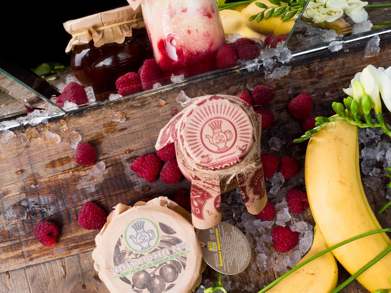 Banana-Apricot Frozen Treat with Raspberry