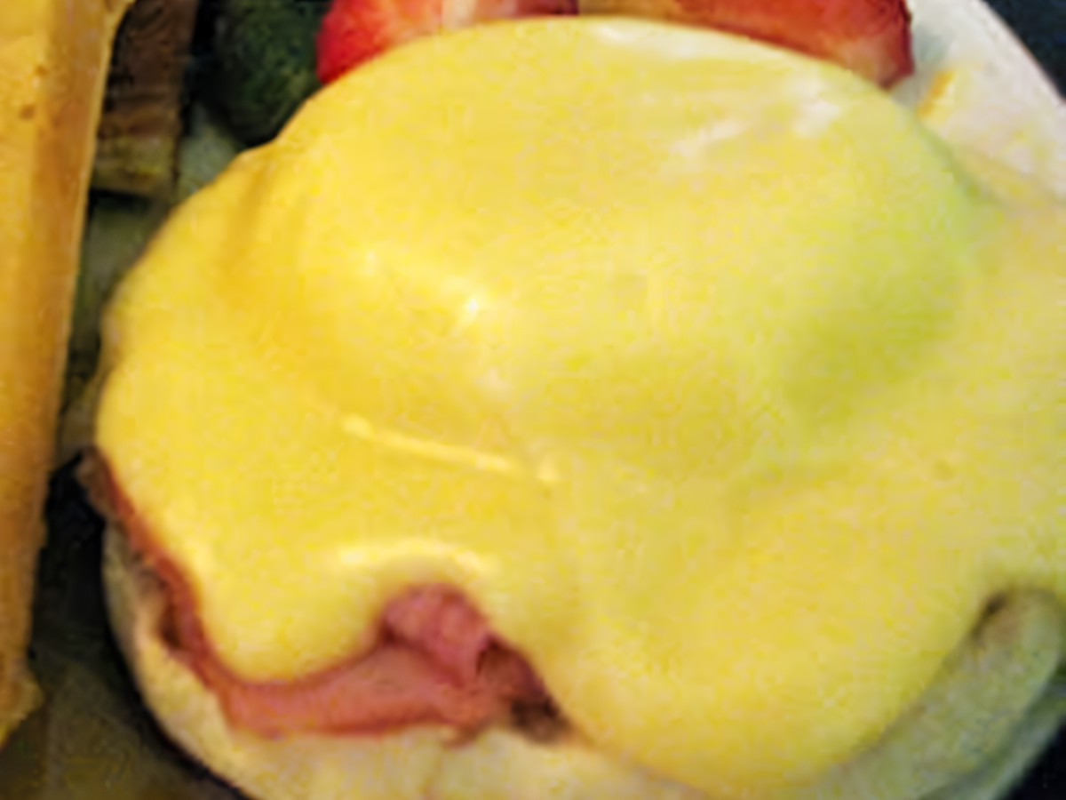 Benedict Eggs with Double Cheese