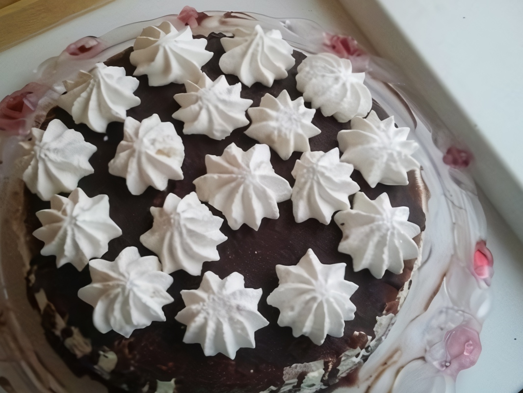 Quick Nut Cake with Airy Cream