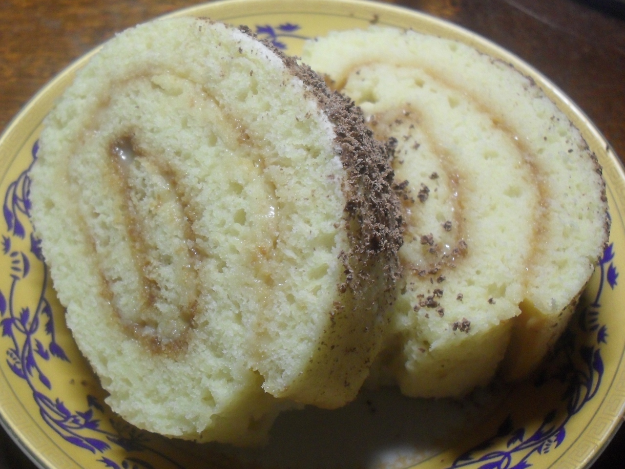 Quick Roll with Condensed Milk and Delicate Cream