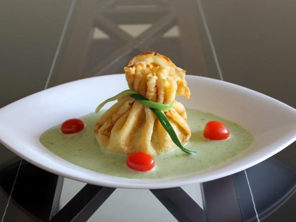 Pancake Pouches with Asparagus Sauce