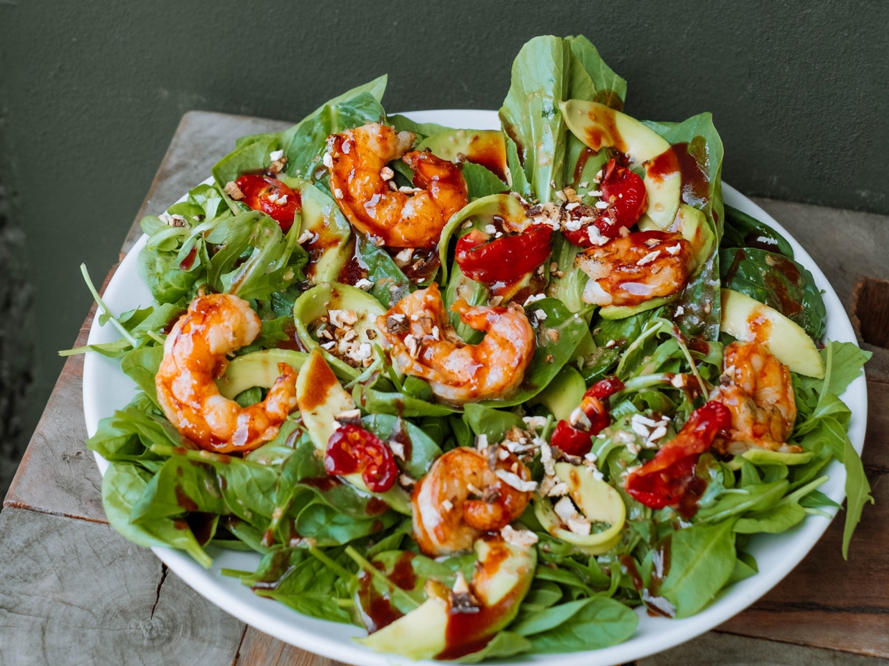 Салат со шпинатом и креветками — рецепт с фото пошагово
