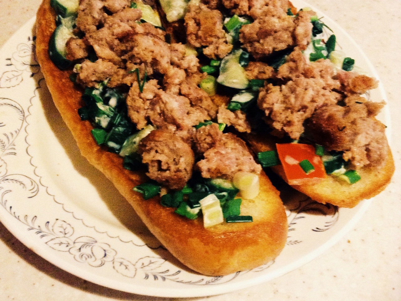 Bruschetta with Ground Meat and Vegetables