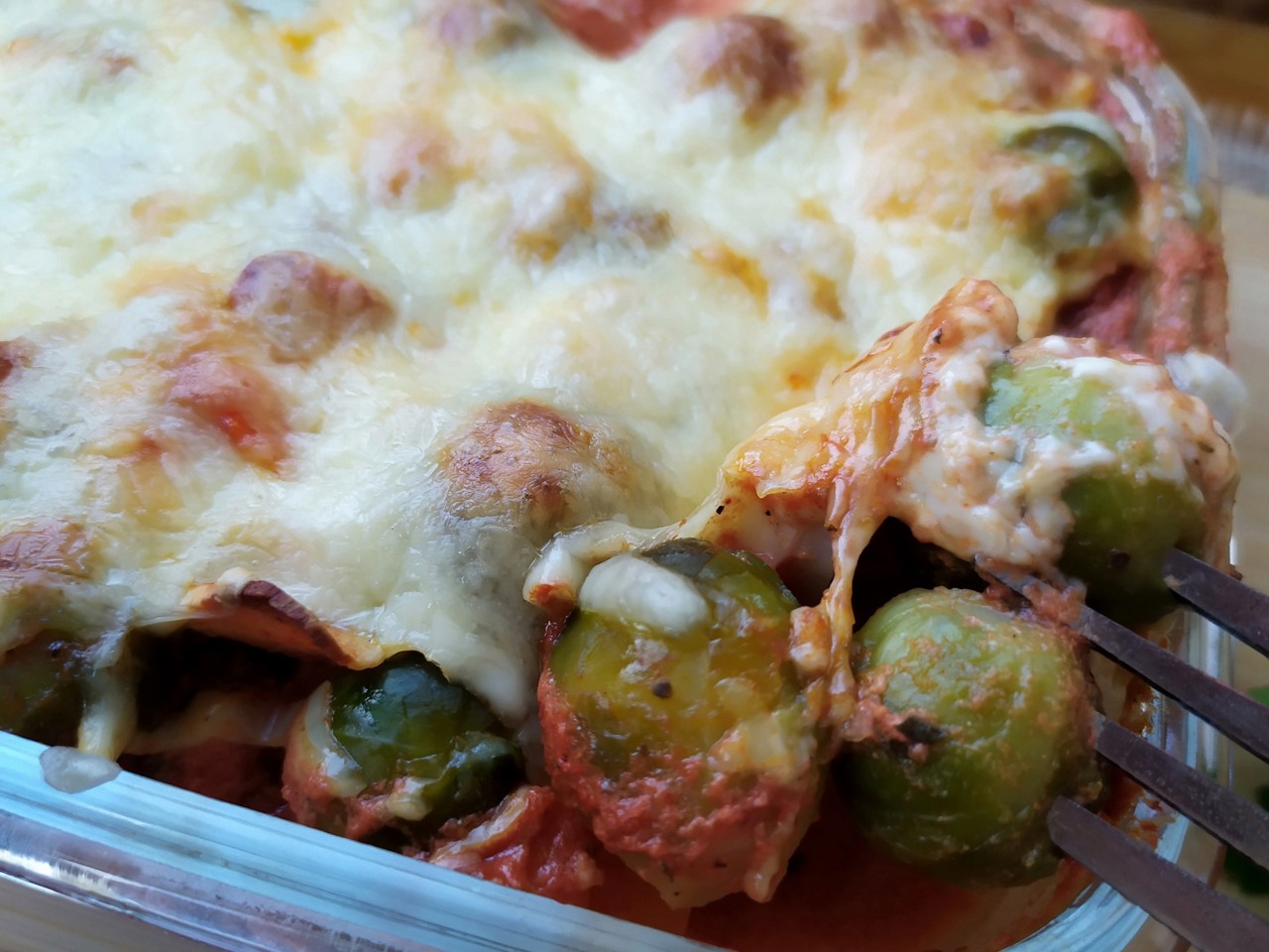 Brussels Sprouts Baked in Tomato Sauce with Cheese