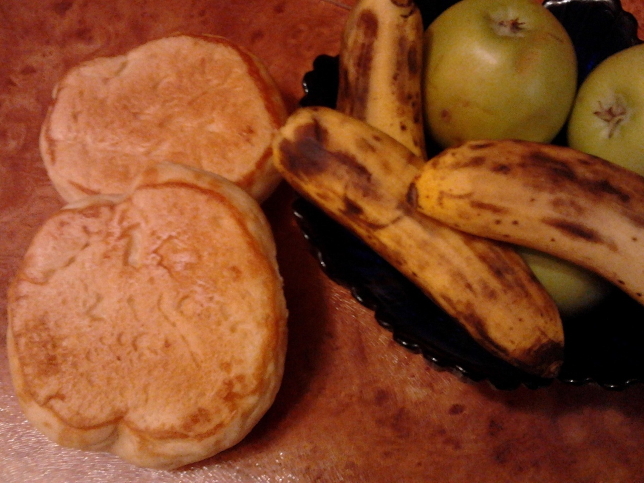 Yeast Buns with Banana and Apple