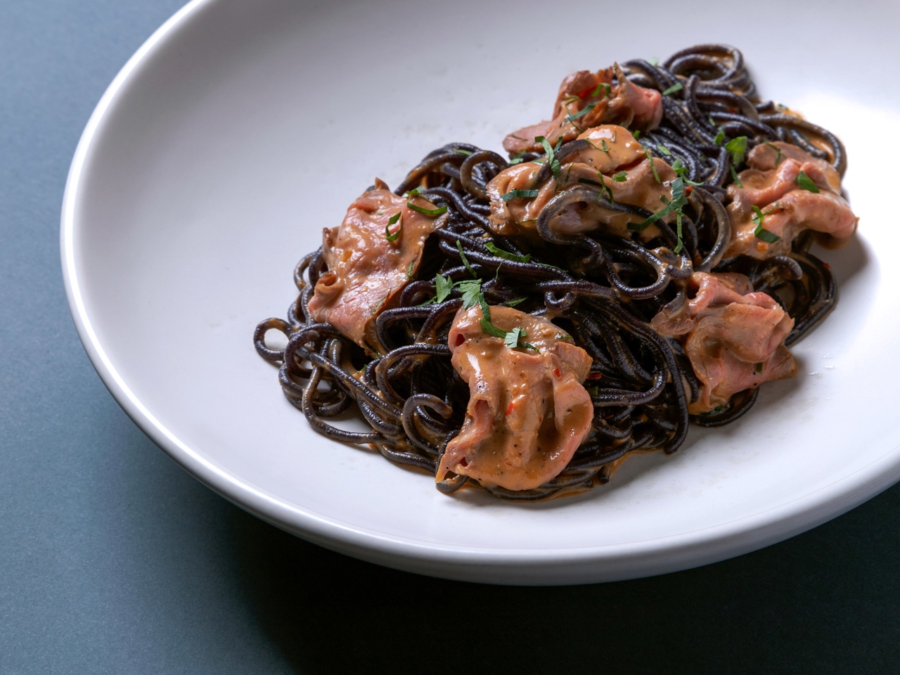 Black Spaghetti with Roast Beef in Black Pepper Sauce