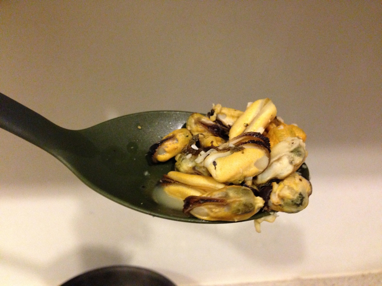 Garlic Mussels with Rum and Rosemary