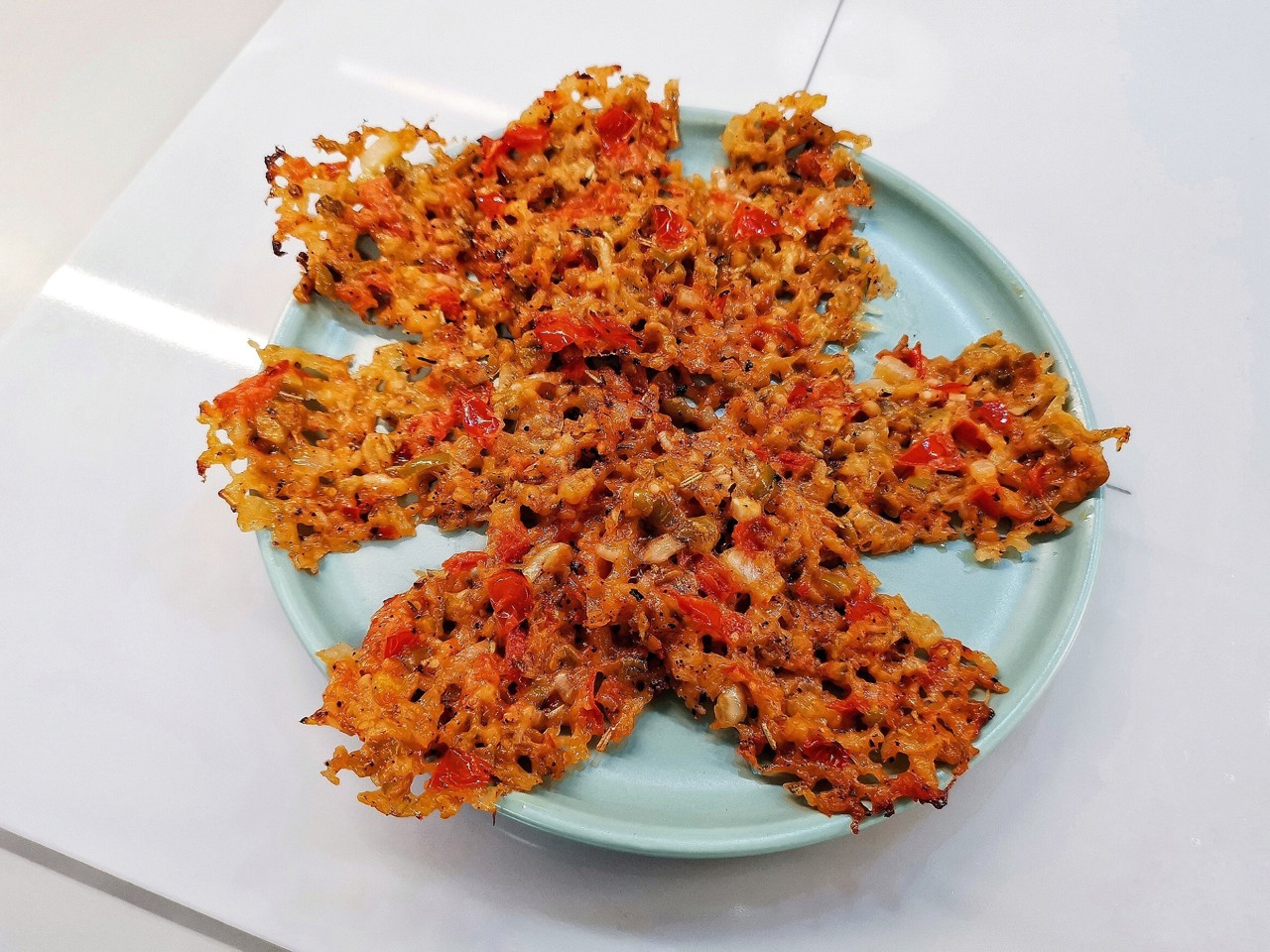 Garlic Cheese Crispy Keto Chips