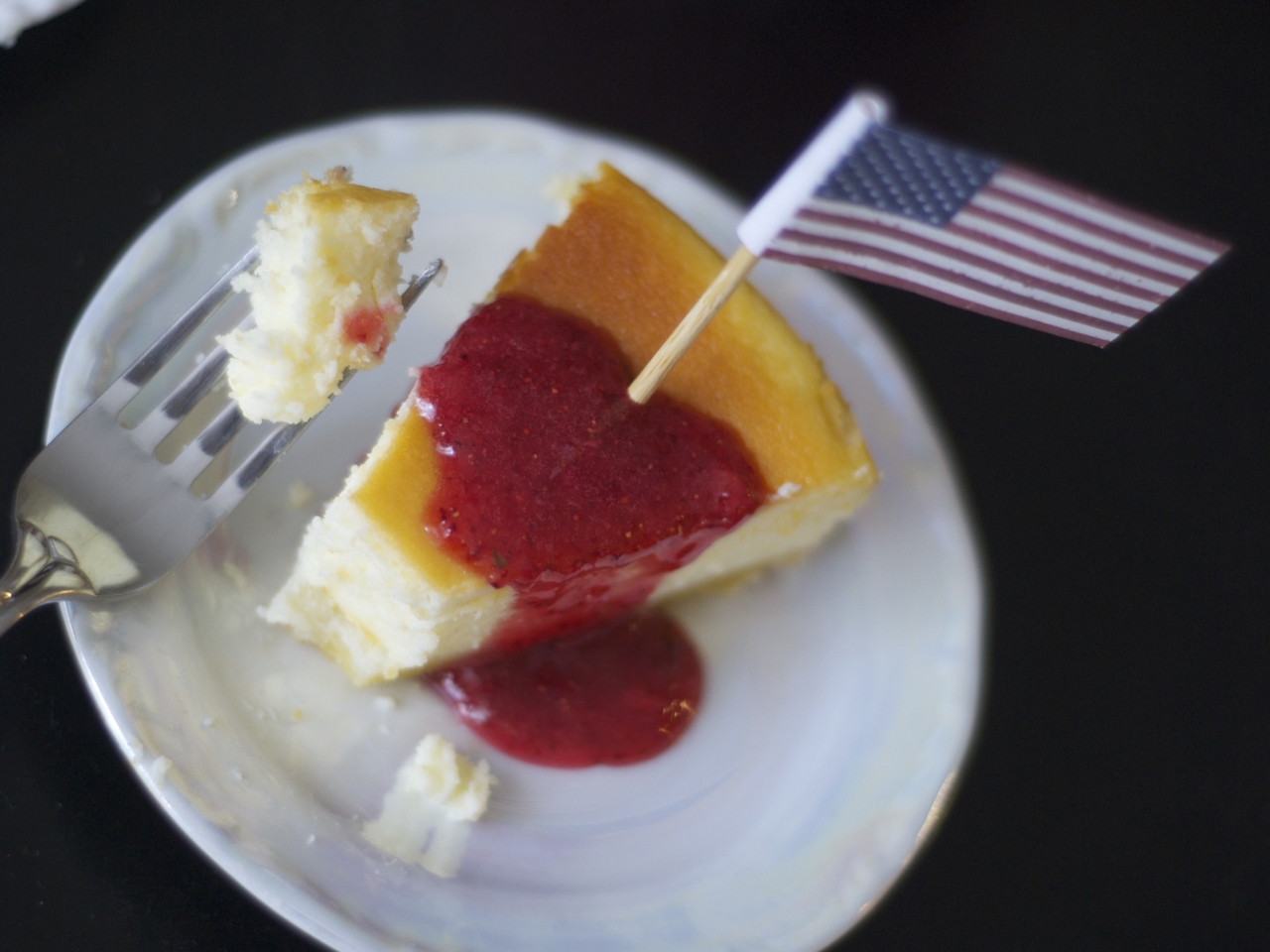 Cheesecake with Mascarpone and Ricotta on Cream