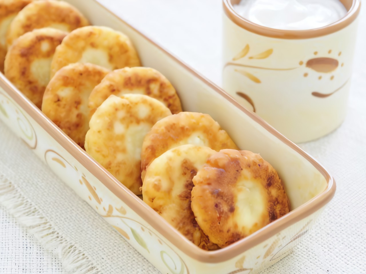 Dietary Cottage Cheese Pancakes with Yogurt-Lemon Sauce