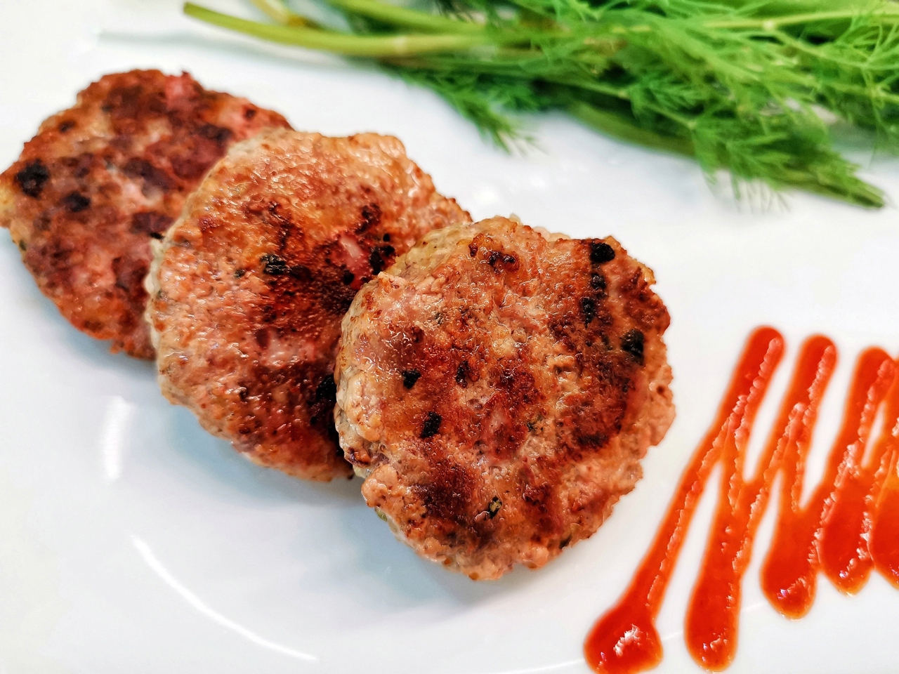 Homemade Meatballs with Garlic and Basil