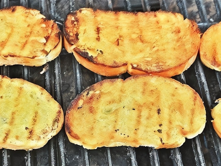 Homemade Grilled Garlic Bread