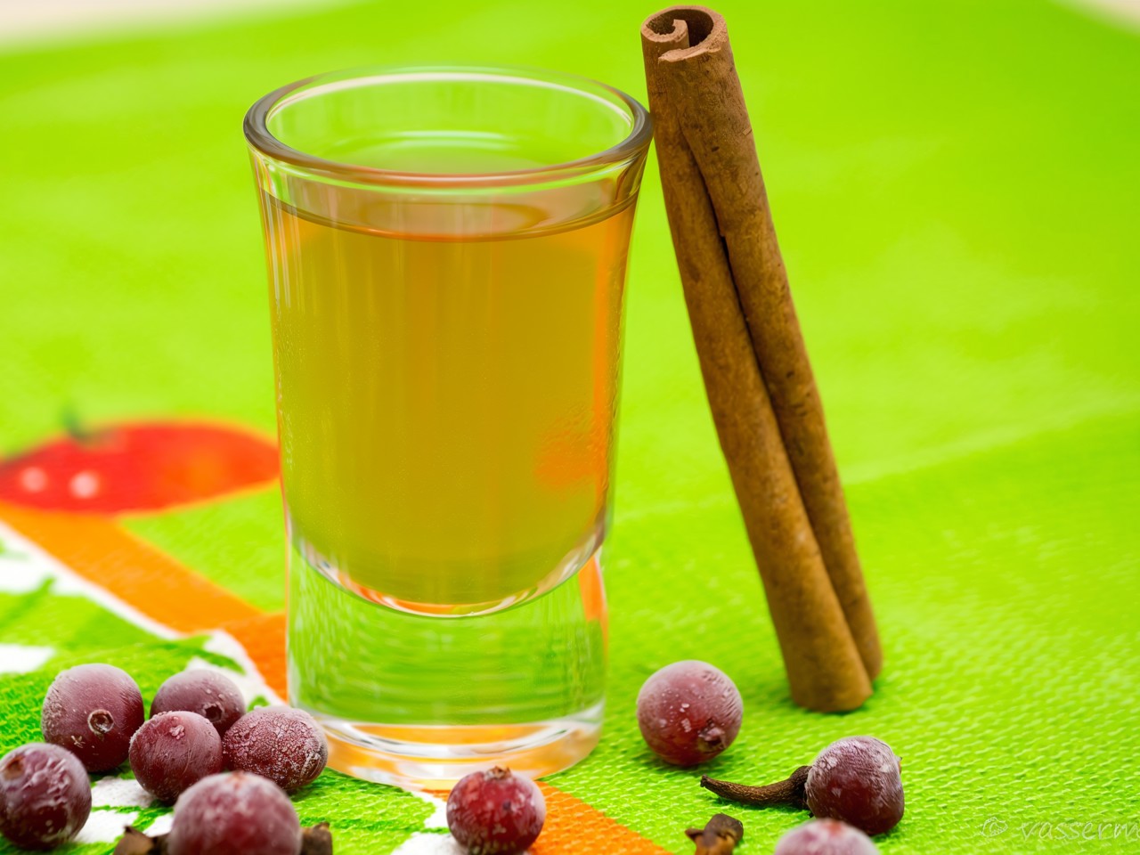 Homemade Spicy Cranberry Liqueur