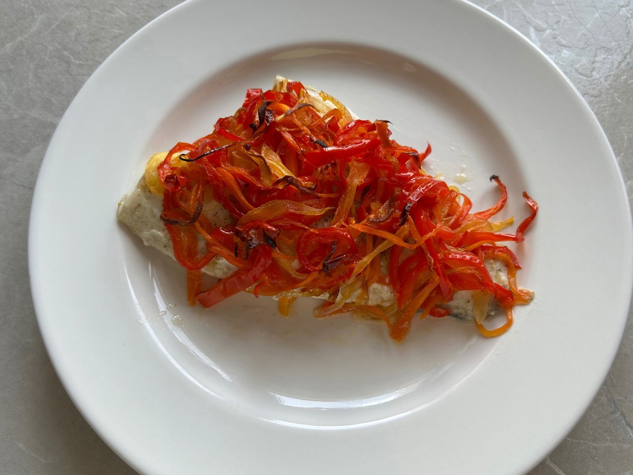 Dorado with Vegetables in the Oven