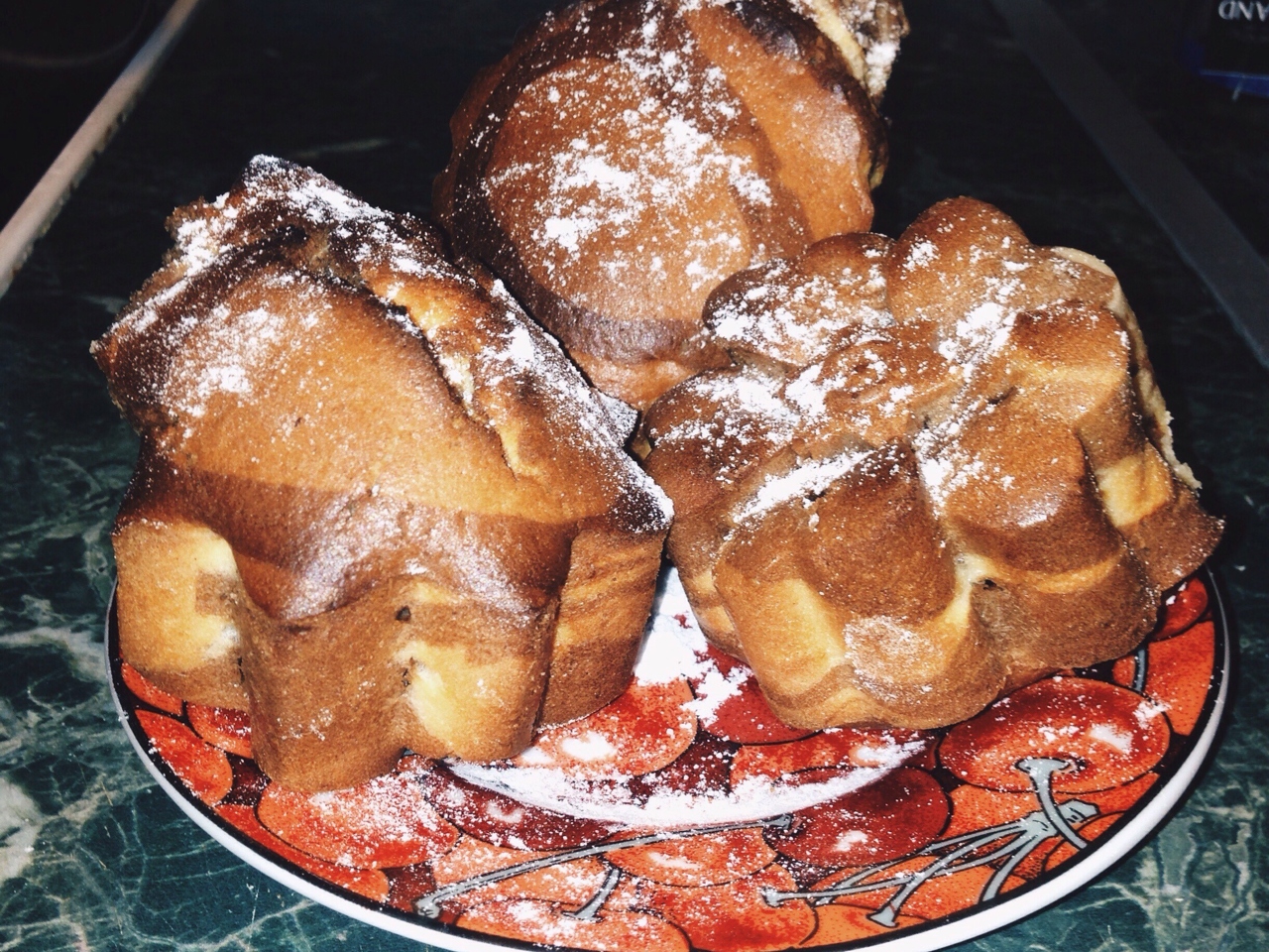 Two-Tone Nutmeg Muffins