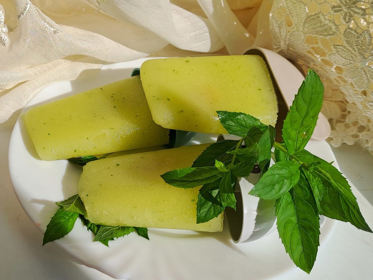 Melon Fruit Ice with Honey and Mint