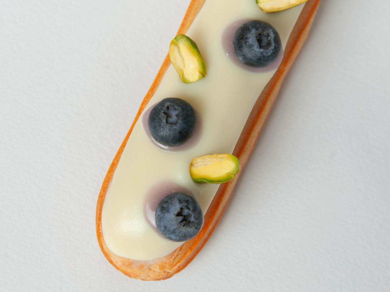 Eclair with Blackcurrant