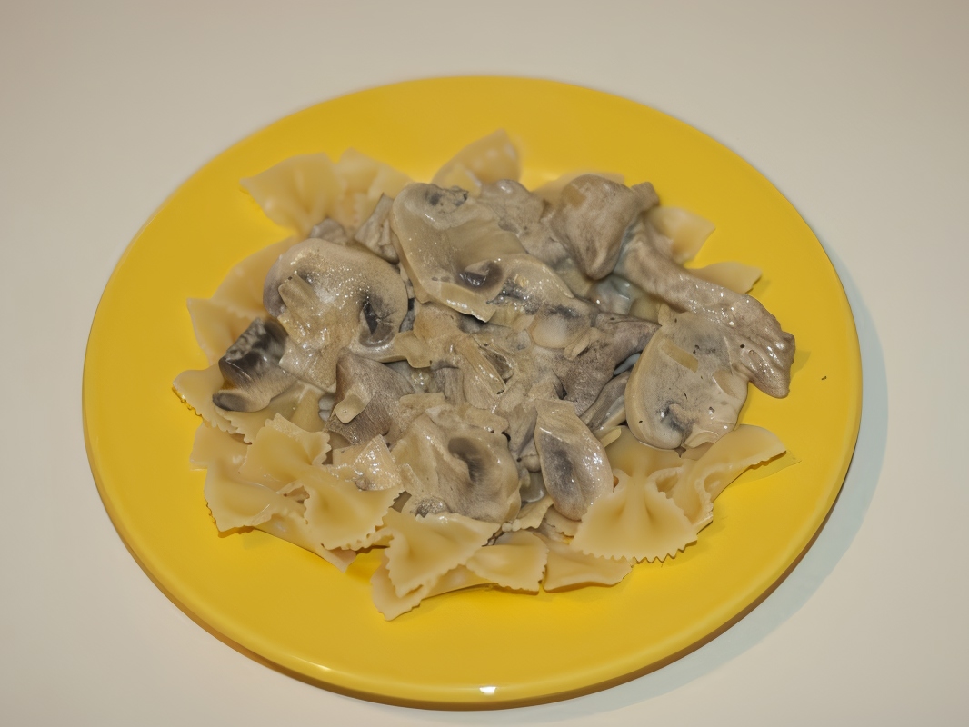 Farfalle with Pork in Mushroom Sauce