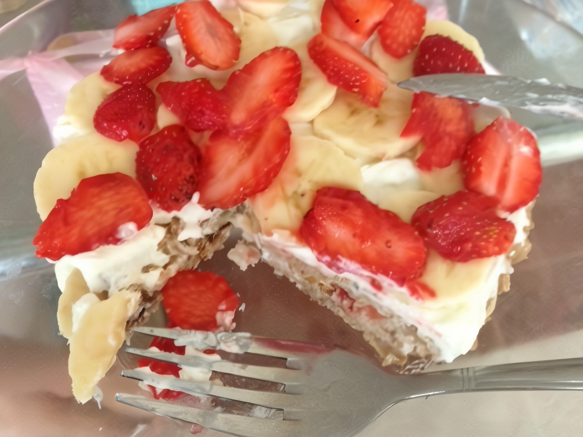 Fitness Pancakes with Cottage Cheese Filling and Fruits