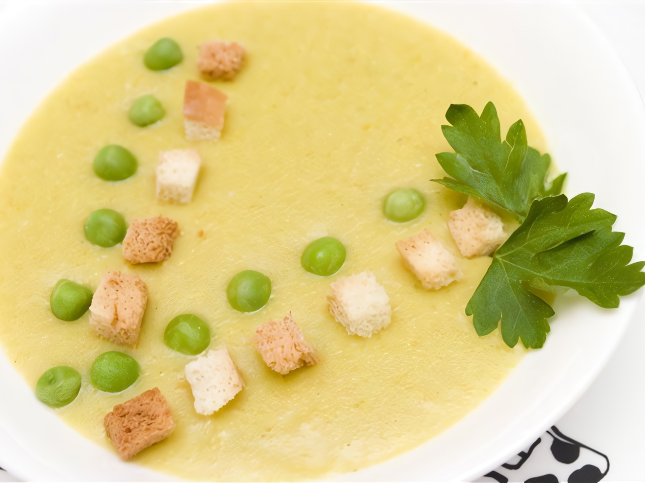 Pea Cream Soup with Parsley