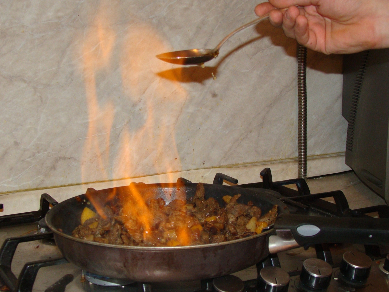 Beef with Flambéed Fruits