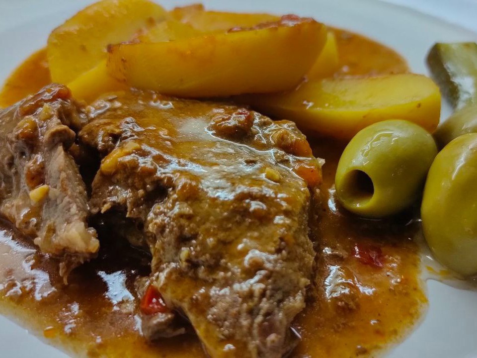 Beef Stew with Potatoes in Spicy Tomato Sauce