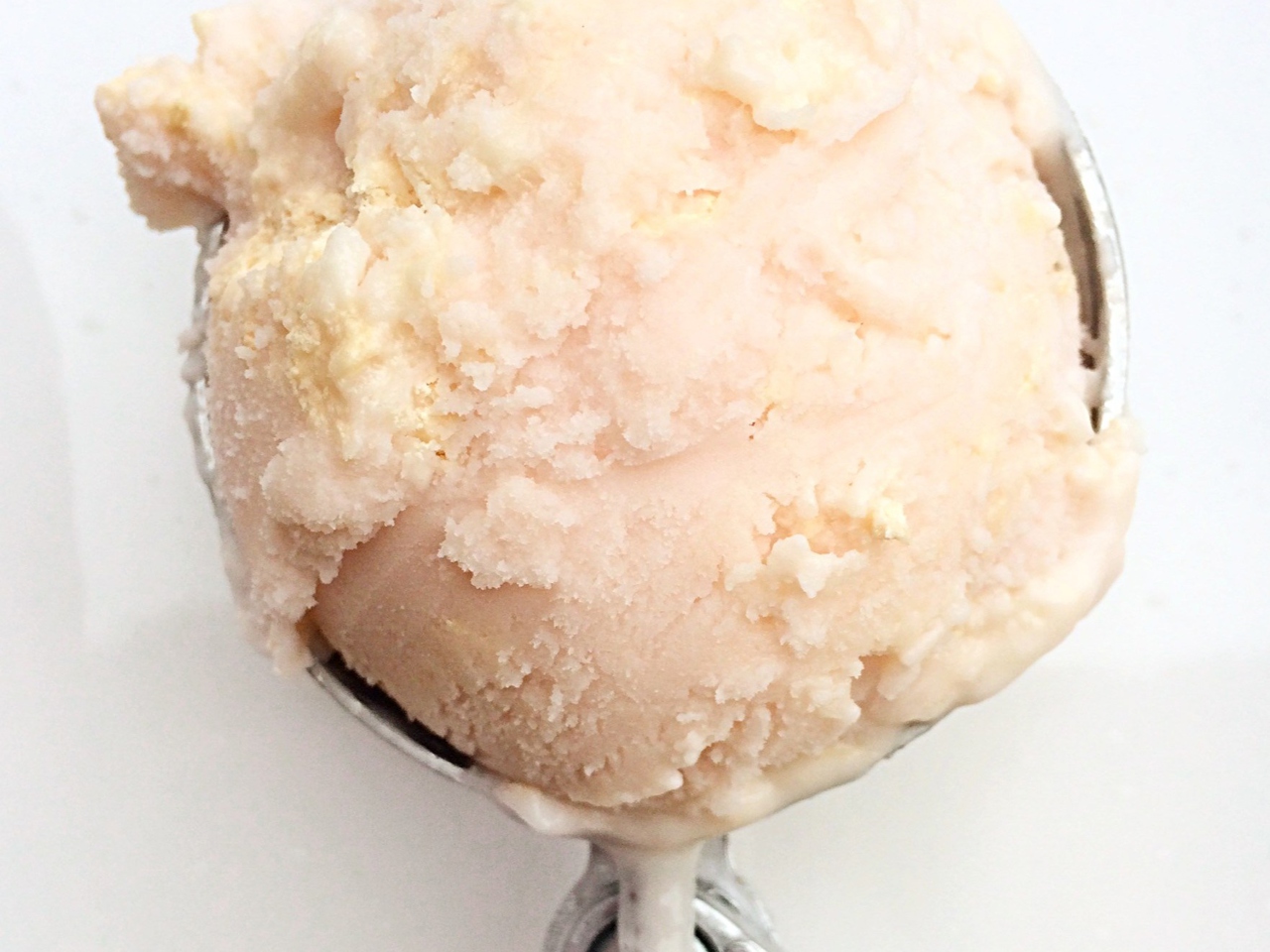 Grapefruit Frozen Yogurt with Meringue Crumble