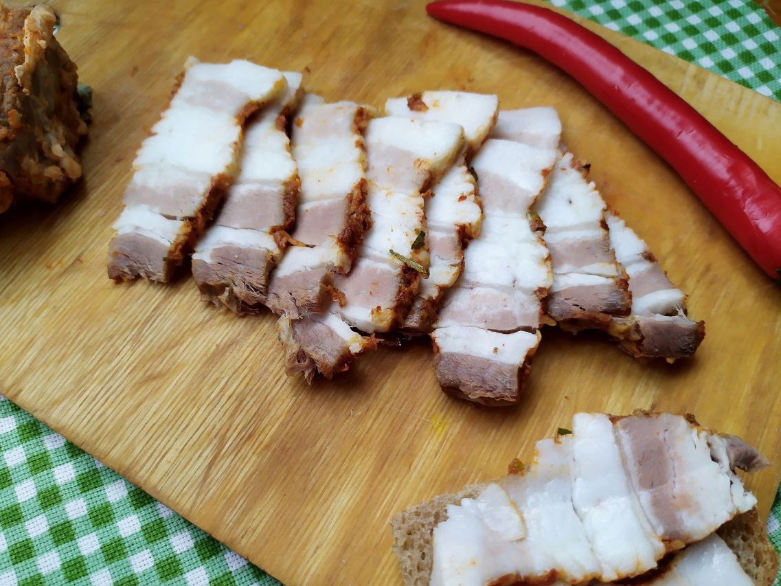 Tender Pork Belly with Garlic and Spices