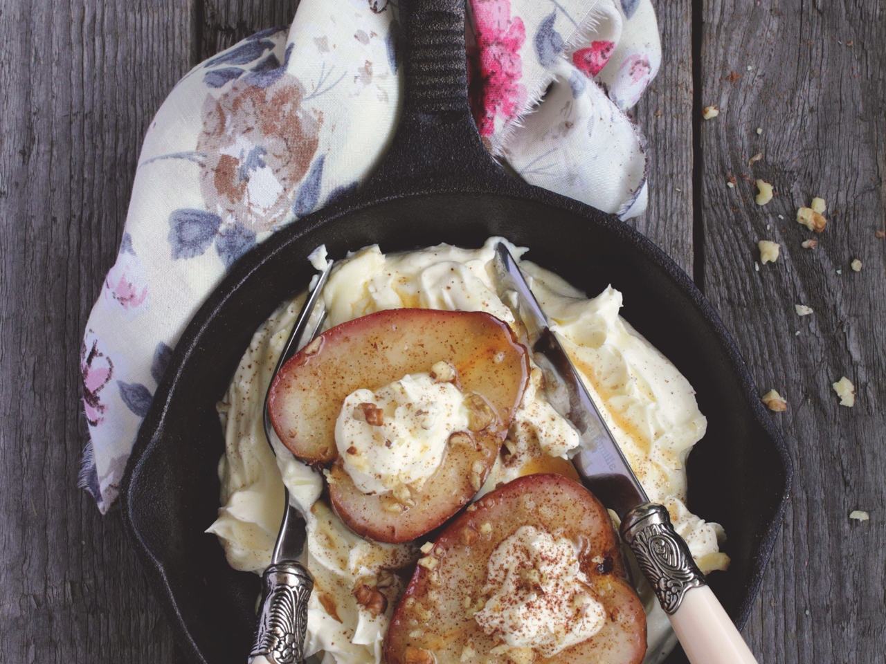 Pears with Mascarpone Cream