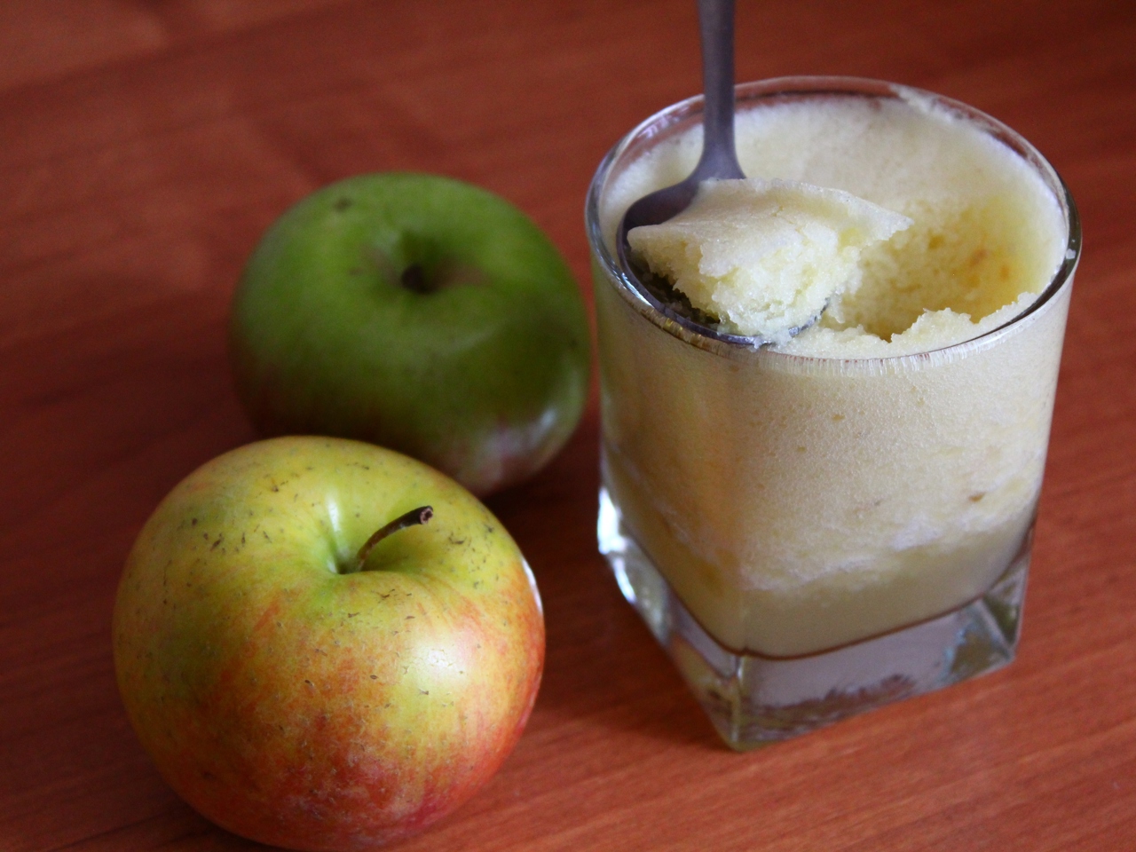 Apple Mousse-Sambuk