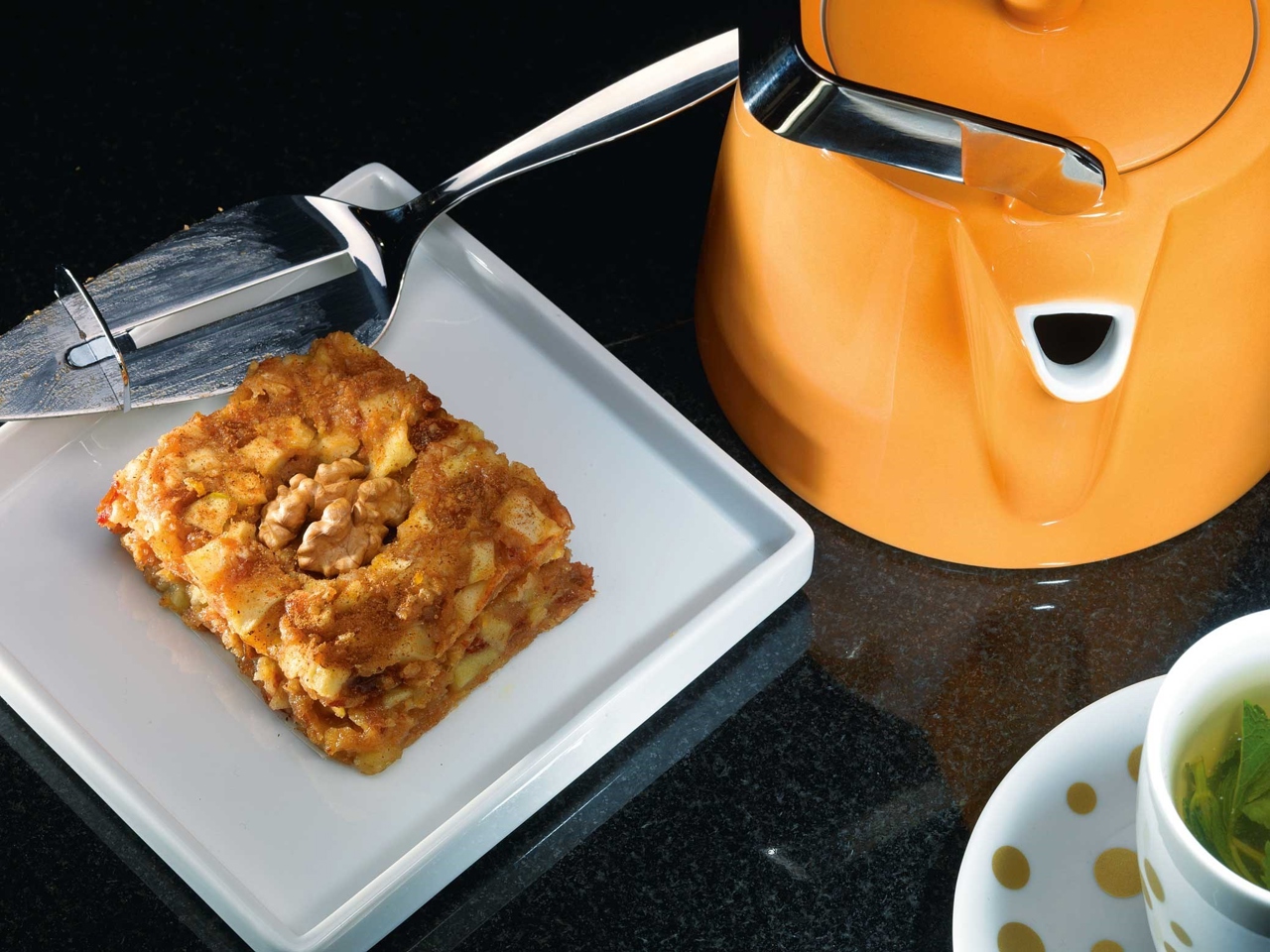 Apple-Date Pastry