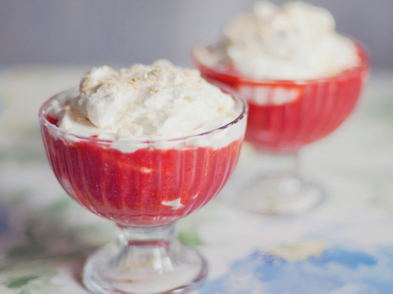Yogurt Mousse with Strawberries