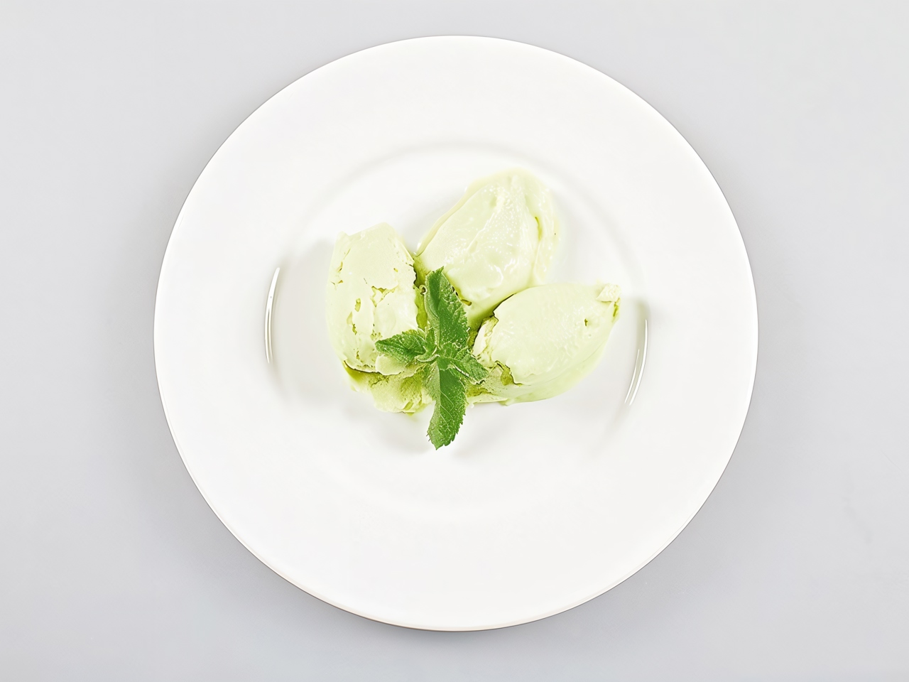 Yogurt Ice Cream with Avocado and Cucumber