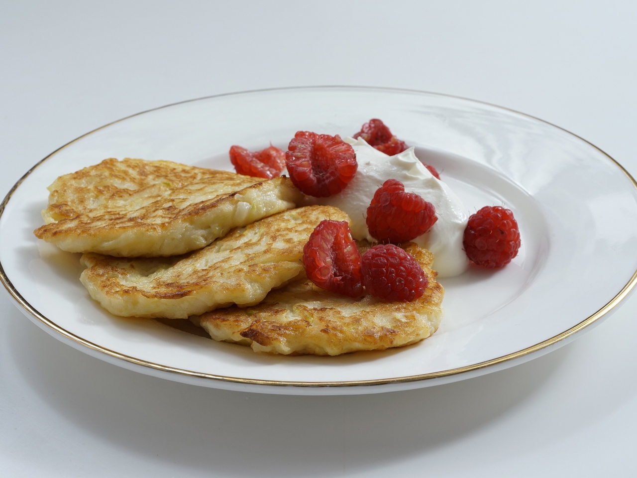 Zucchini Fritters with Cottage Cheese and Pear
