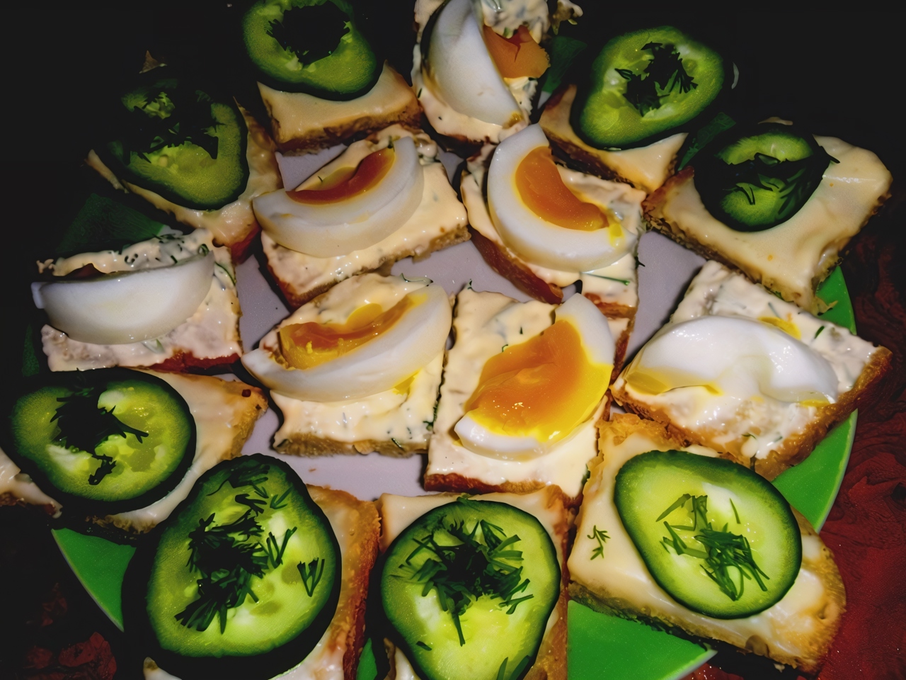 Canapés with Garlic Mayonnaise, Egg, and Cucumber
